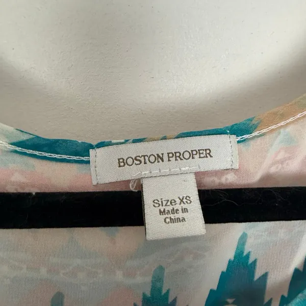 Boston Proper Women’s XS Aztec Patterned Tie Front Blouse Top Lightweight - Image 2