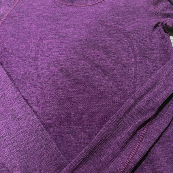 Lululemon long sleeve top size 6 VGUC - Image 6