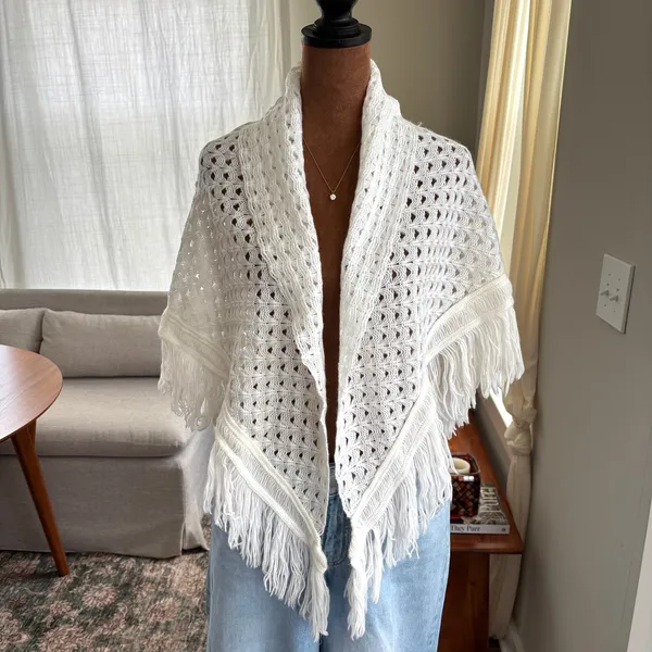 Mid Century Vintage 70s Specialty House Fashion White Crochet Shawl Open Weave - Image 2