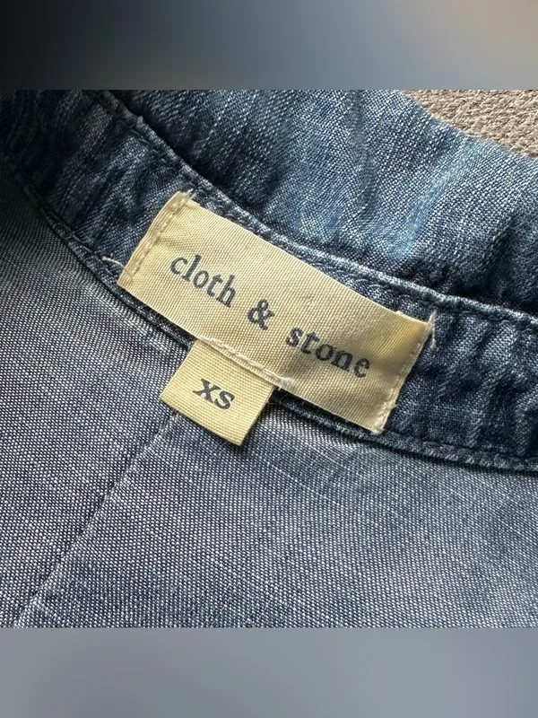 Anthropologie Cloth & Stone Chambray Button Down Shirt XS - Image 4