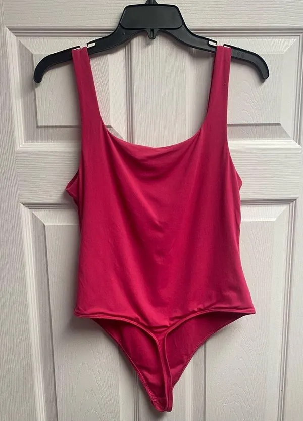 Aritzia “Babaton” Bright Pink Bodysuit Size XL - Image 5