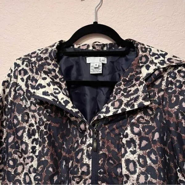 ‎NWOT. Beautiful and Classy Lull Medium Leopard blazer. Black - Image 5