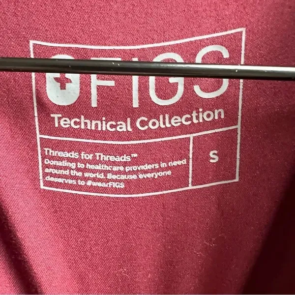 FIGS Catarina One-Pocket Scrub Top Burgundy Size Small - Image 5