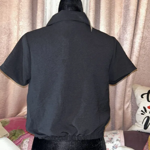 NWT  Size M Black Button Down Crop Top - Image 7