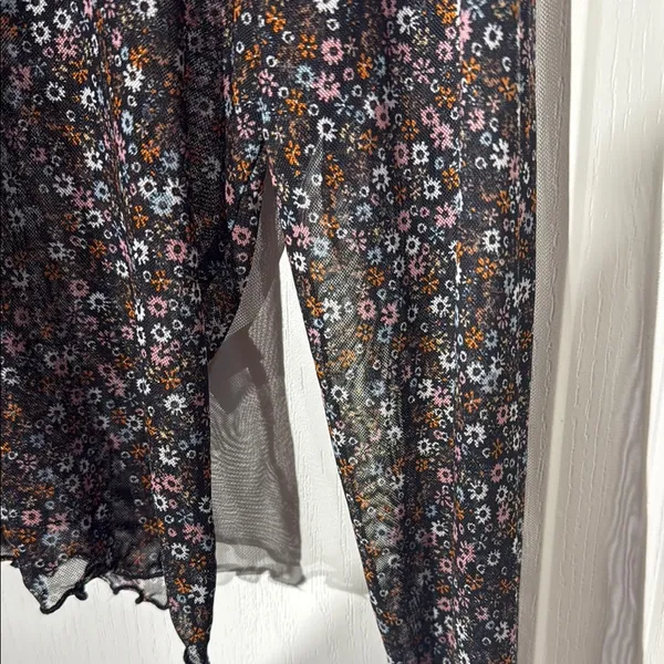 Floral Black Long Sleeve Top Size M - Image 4