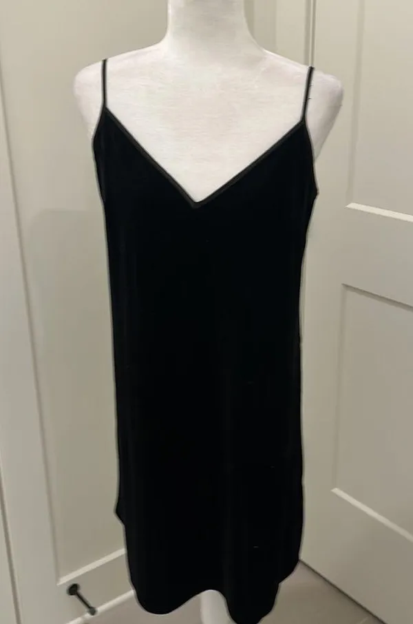 NWT Abercrombie & Fitch Black Velvet Dress Sz M - Image 2