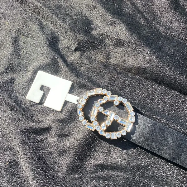 💎 NWT Interlocking Monogram Logo Crystal Metal Belt Buckle & Vegan Leather Belt 💎 - Image 4