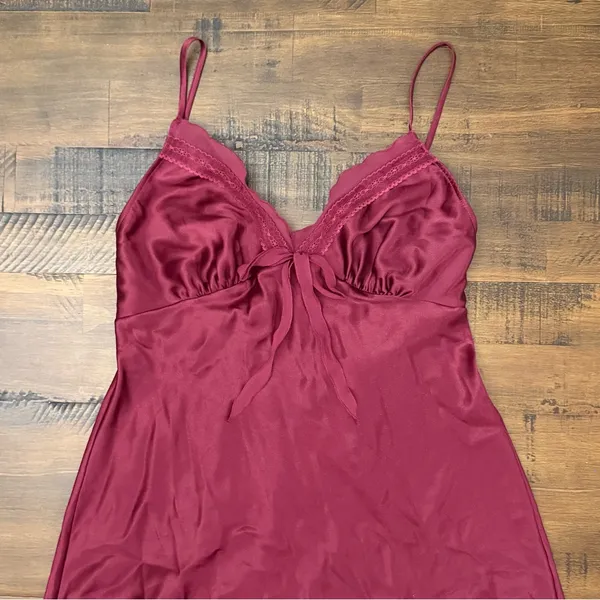 VTG Y2K Victoria's Secret‎ Burgundy Lace Chemise Size Small - Image 2