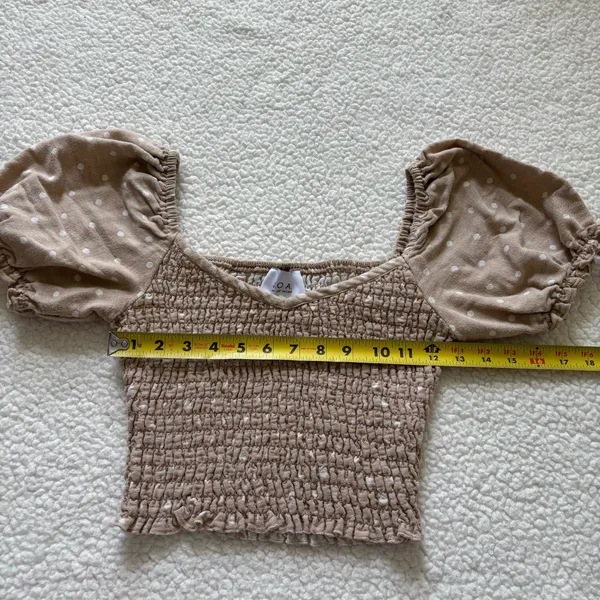 J.O.A. Taupe Polka Dot Smocked Puff Sleeve Crop Top Small Milkmaid Coquette Boho - Image 5