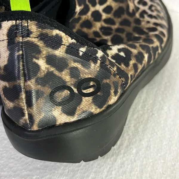 Oofos leopard print slip on recovery shoes size 7 1/2 - Image 4