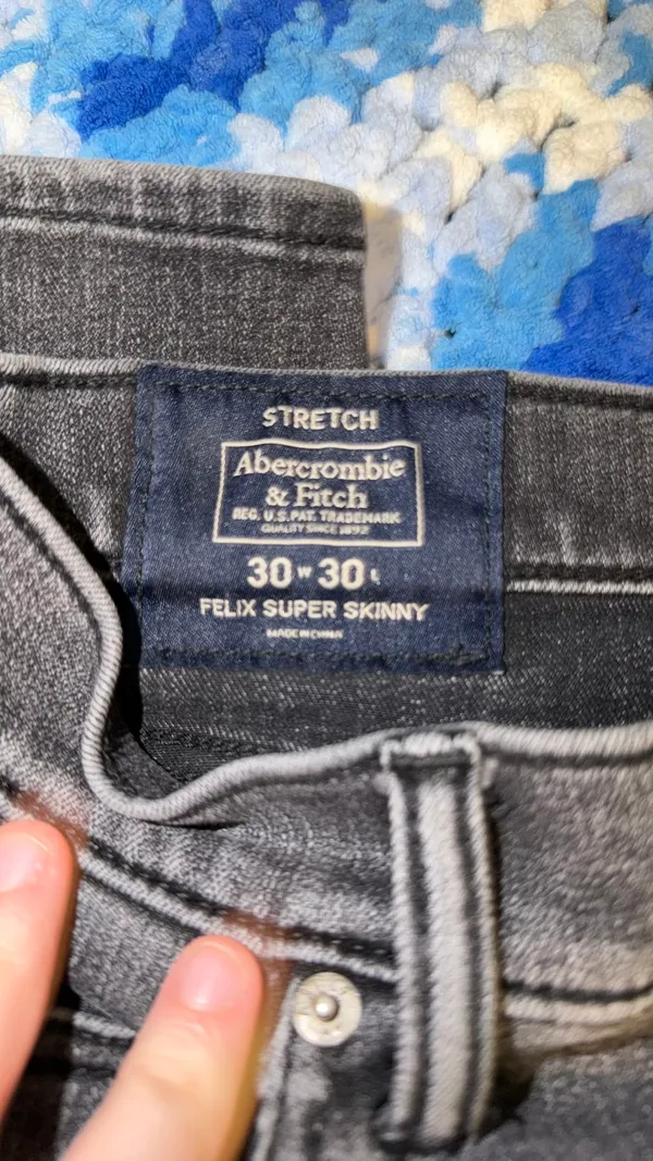 Abercrombie & Fitch - Image 2