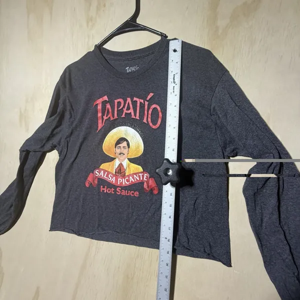 Tapatio Womens M Crop Top Long Sleeve Hot Sauce Graphic Tee Gray Raw Hem - Image 3