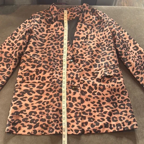 Women’s Lightweight Leopard Print 2 Piece Pant Suit Set Size M NEW - Image 8