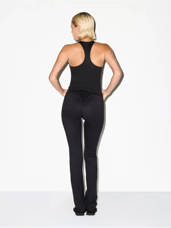 Nike Skims V-line High-Rise Black 39" Straight Leggings - Image 3