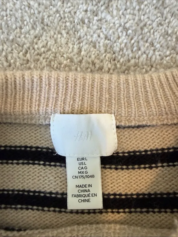 H&M Cropped Sweater - Image 2