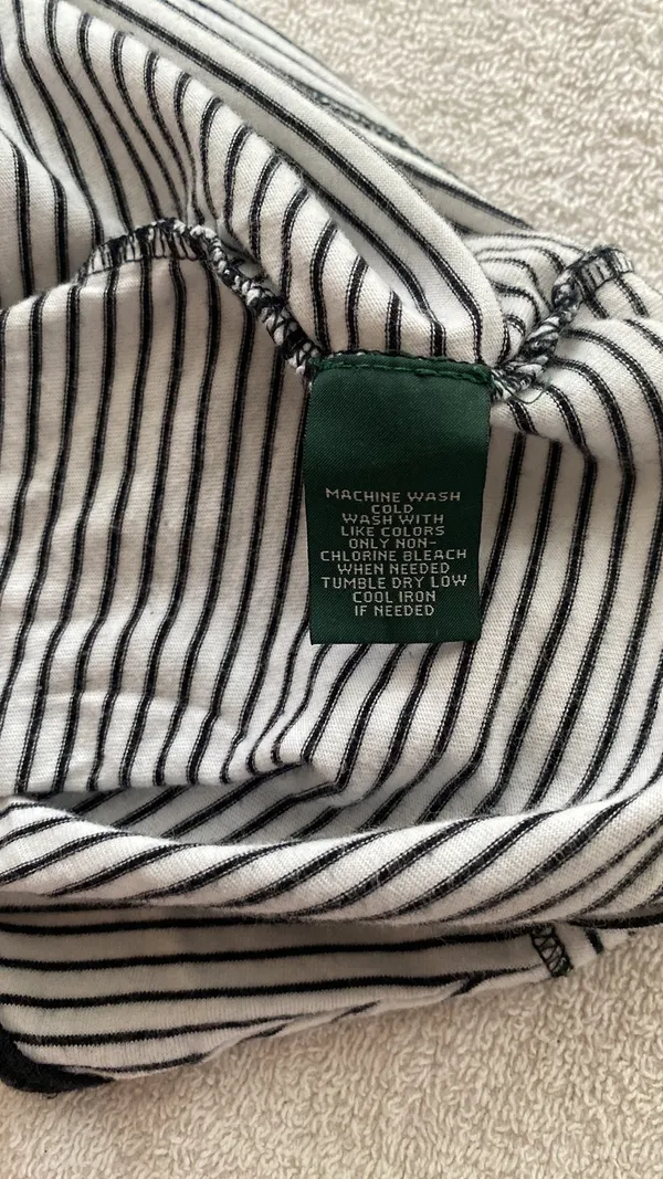 T-shirt short sleeve V-neckline stripes size small NWT - Image 7