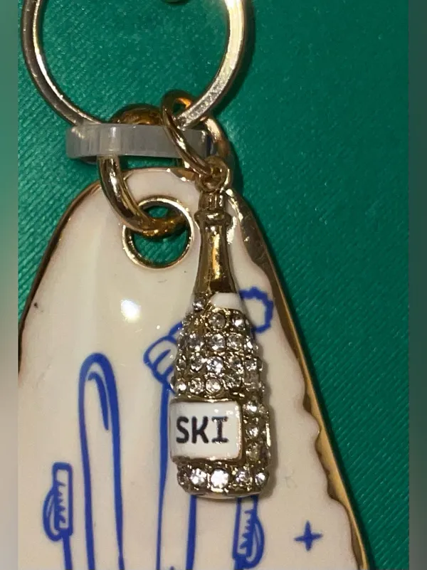 Piper K NWT Aprés Ski Bag Charm Key Chain Gold Rhinestone Champagne Bottle Motel - Image 4