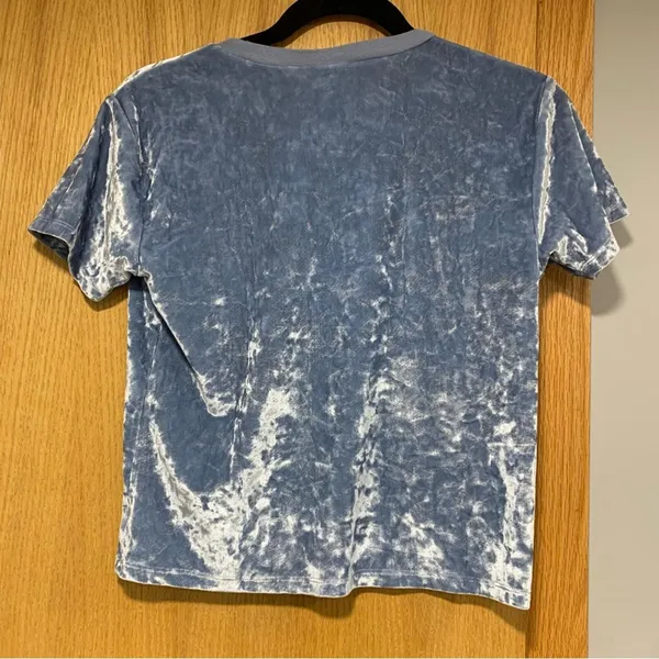 Pink Victoria's Secret Cropped Tee Shirt in Blue Crushed Velvet - Size XS - Image 2