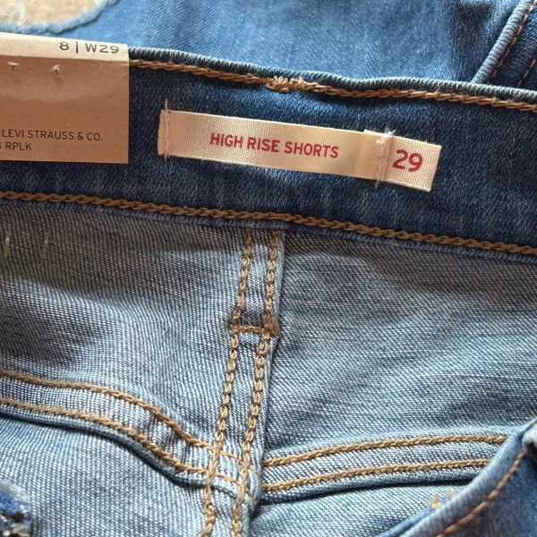 Levis High Rise Shorts Hypersoft Blue Denim Distressed Raw Hem Size 8 W29 NWT - Image 5