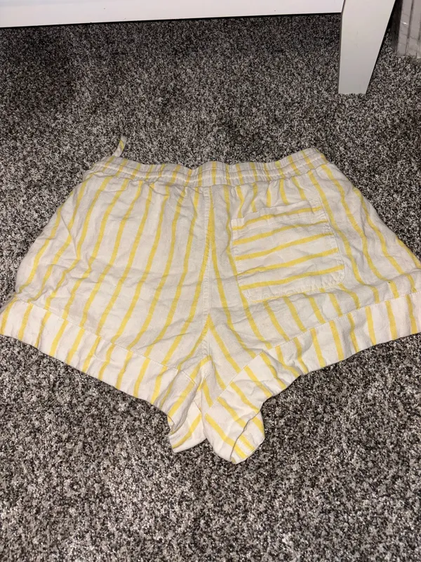 Universal Threads White Linen Shorts with Yellow Stripes - Image 4