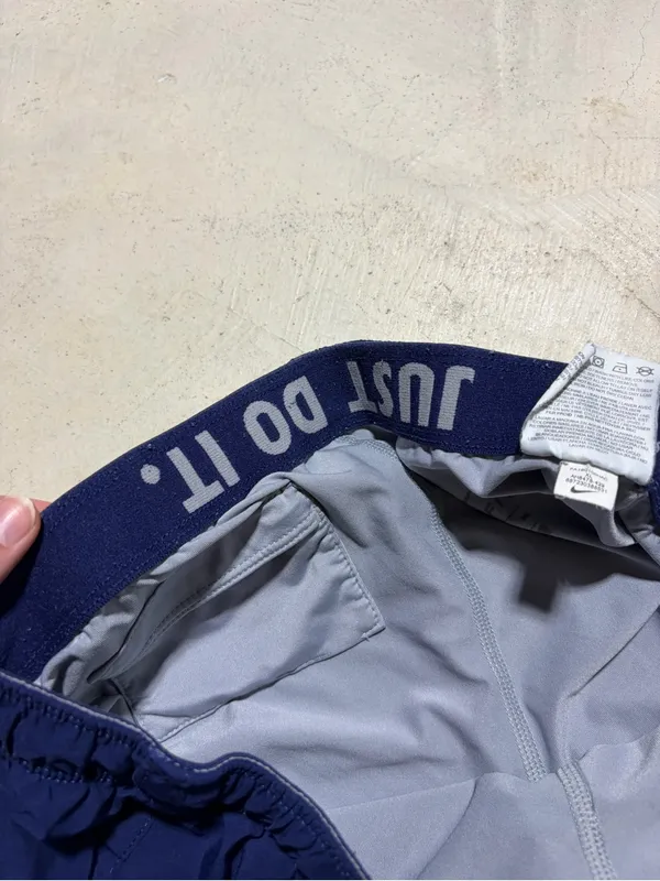 Nike Women's Running Shorts with Built-in Liner xl - Image 7