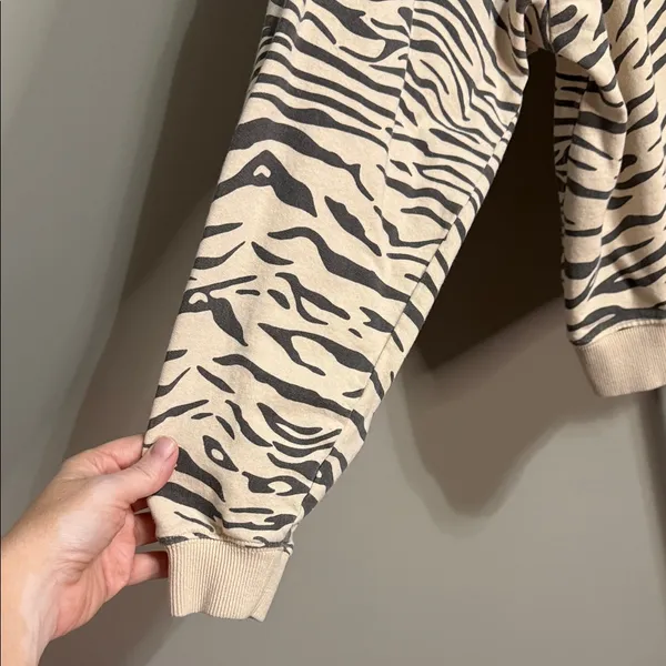 Easel S Zebra Print Sweatshirt Cream Black Animal‎ Print Cozy Trendy Lounge - Image 2