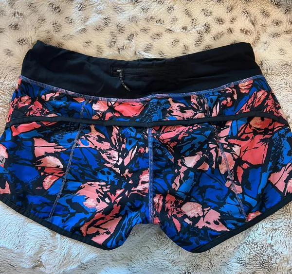 Lululemon SHORTS - Image 2