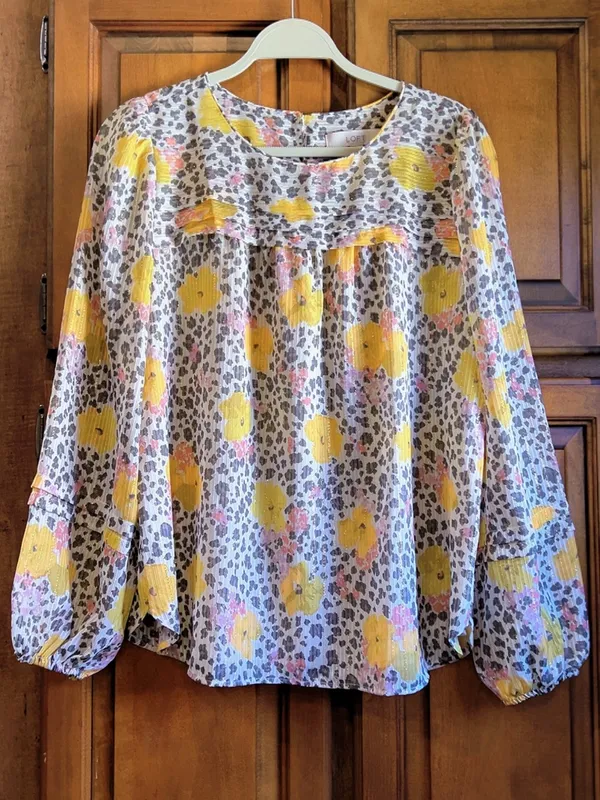 🌸Loft Chiffon Lined Floral Cheetah Pintuck Flowy Metallic Blouse Women's sz M - Image 5