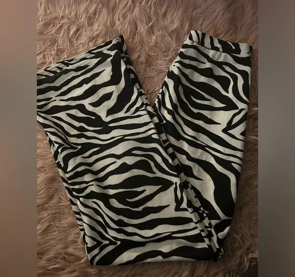 Boohoo Trendy Zebra Print Wide Leg Flare Pants - Image 6