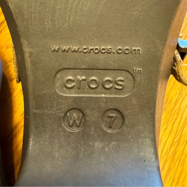 Crocs Women Sarah‎ Clog Brown Expresso Buckle Mules size 7 Flaw See Pic. - Image 10