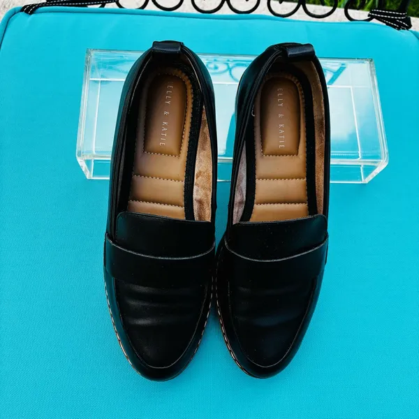 Kelly & Katie Black Flats Sleek Slip-On Loafers - Image 4