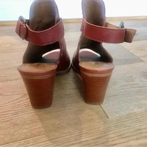 Frye Chestnut Brown Sling Back peep toe Chunky Leather Heels - Image 5