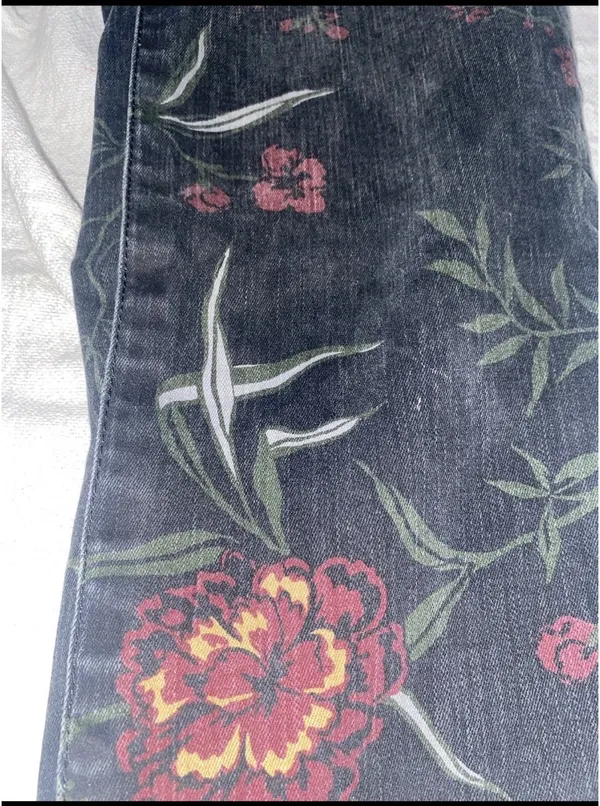 Bandolino Ladies Amy Black Floral Print Modern Straight Leg Pants Jeans Size 10 - Image 2