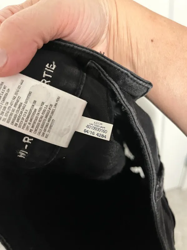 American Eagle Size 10 Black Hi-Rise Shortie Sateen Shorts - Image 4
