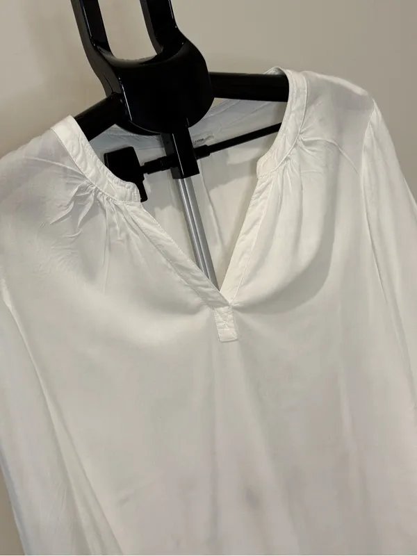 BeachLunchLounge White V-Neck Long Sleeve Blouse Medium - Image 4