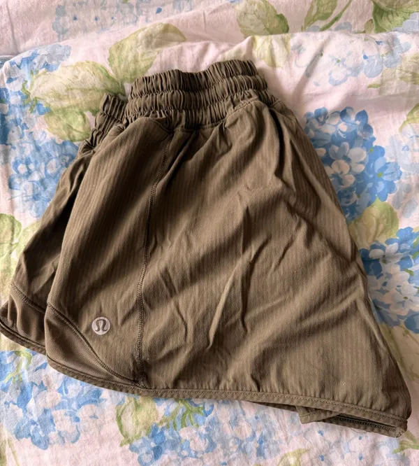 Lululemon Shorts 2.5" - Image 5