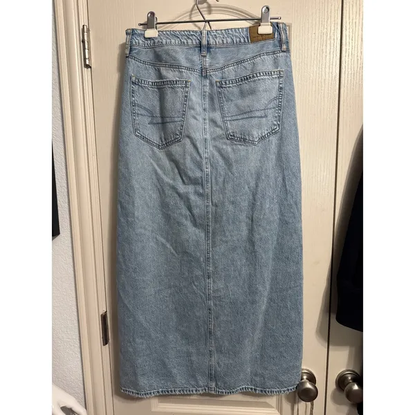 American Eagle Dreamy Drape Light Wash Low Rise Denim Maxi Skirt Front Slit Jean - Image 4