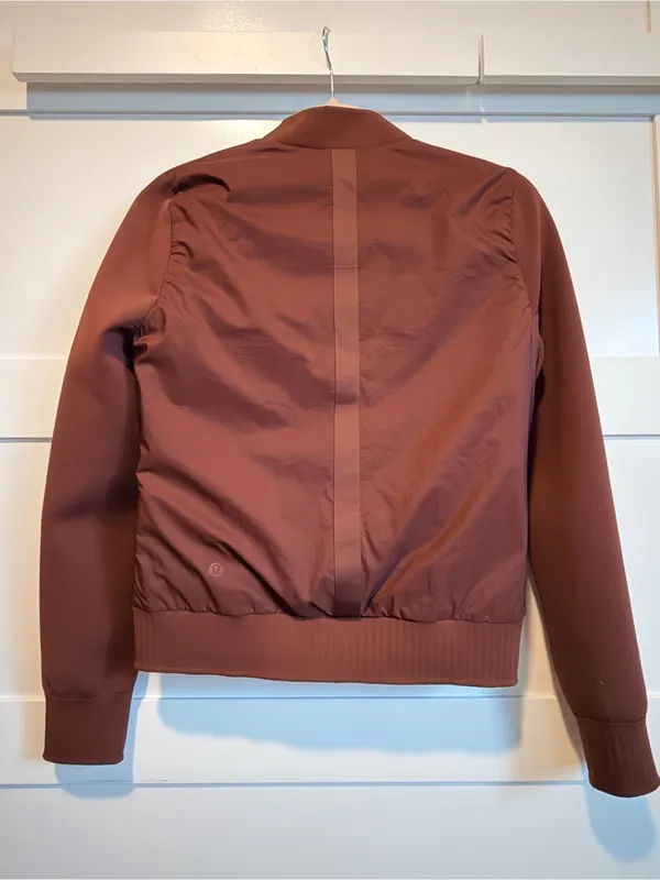 Lululemon Down & Around Bomber (Reversible)
Dark Cedar. size 4 - Image 5