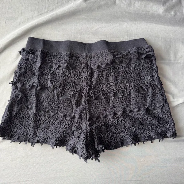 🌸 Express Black Crochet Tiered Skort Shorts - Image 3