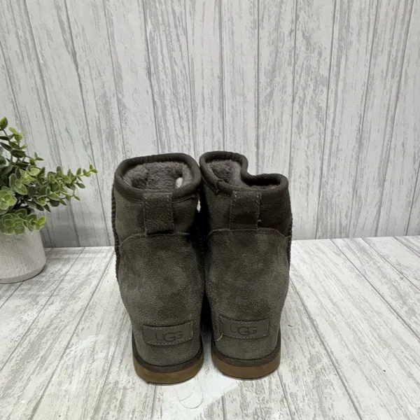 Womens Size 8 UGG Australia Classic Mini Gray Suede Shearling Lined Bootie - Image 4