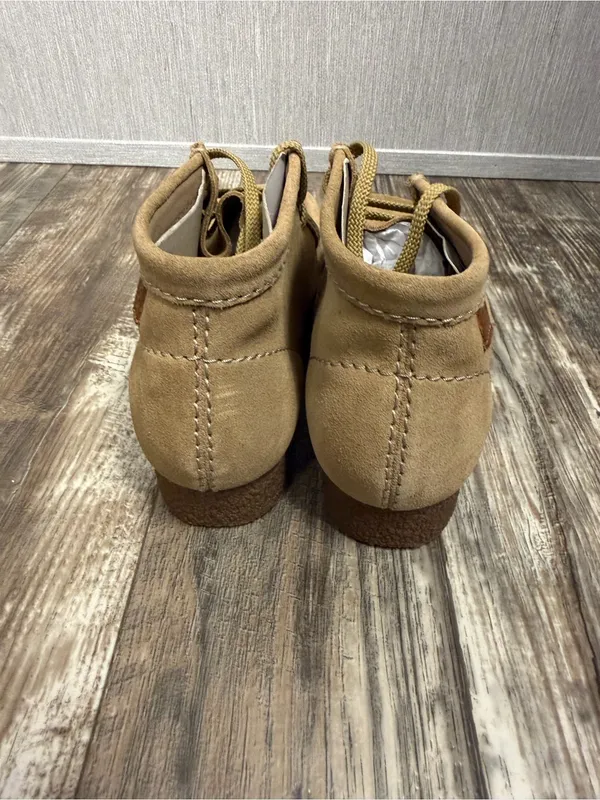 Clarks Women's Suede Ankle Boot in Light Beige Size 7.5 - Image 8