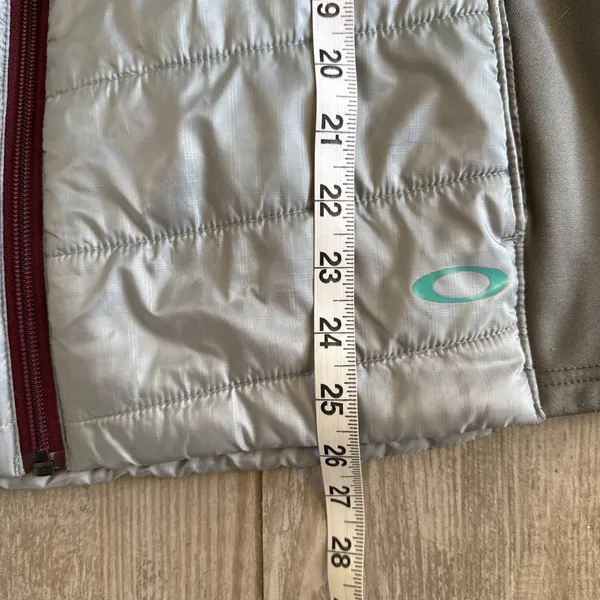 Oakley Women's Gray/Maroon Quilted Full Zip Insulated Jacket Logo Size-L - Image 6