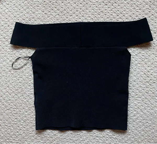 Express Contour Knit Keyhole Off Shoulder Black Crop Top Small - Image 2