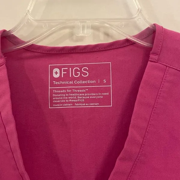 Figs scrub top size small - Image 3