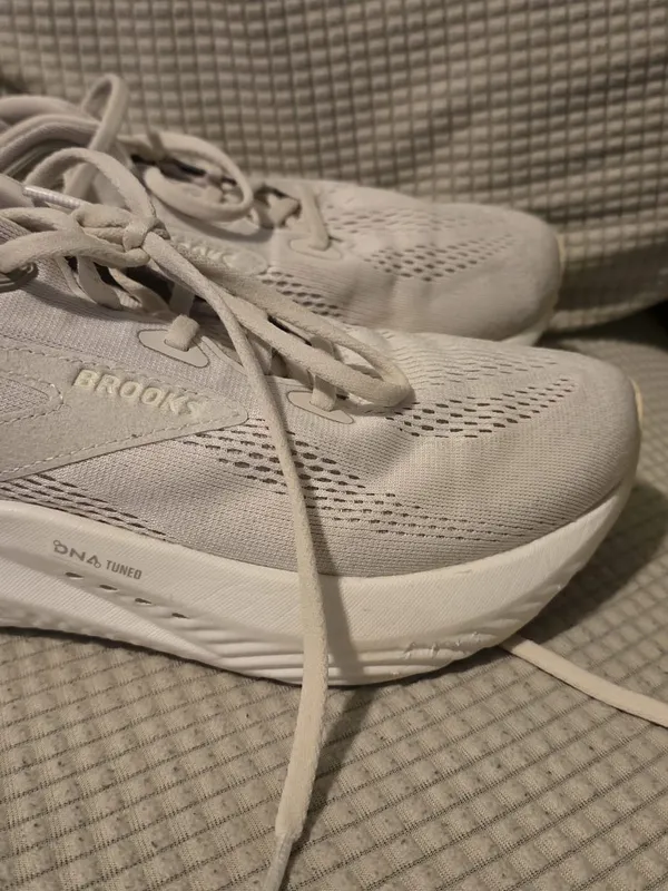 Brooks Women's Athletic Sneakers in Light Beige and Cream - Image 5