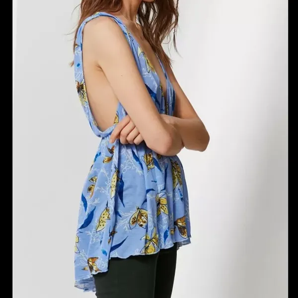 Urban Outfitters Isla Plunge Babydoll Top Size Medium - Image 2