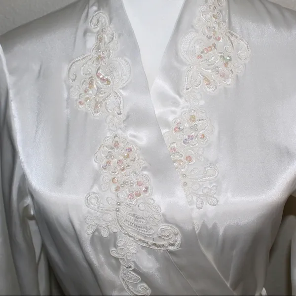 PINK - Victoria's Secret Vintage Y2k White Silky Embroidered Robe - Size Small - Image 6