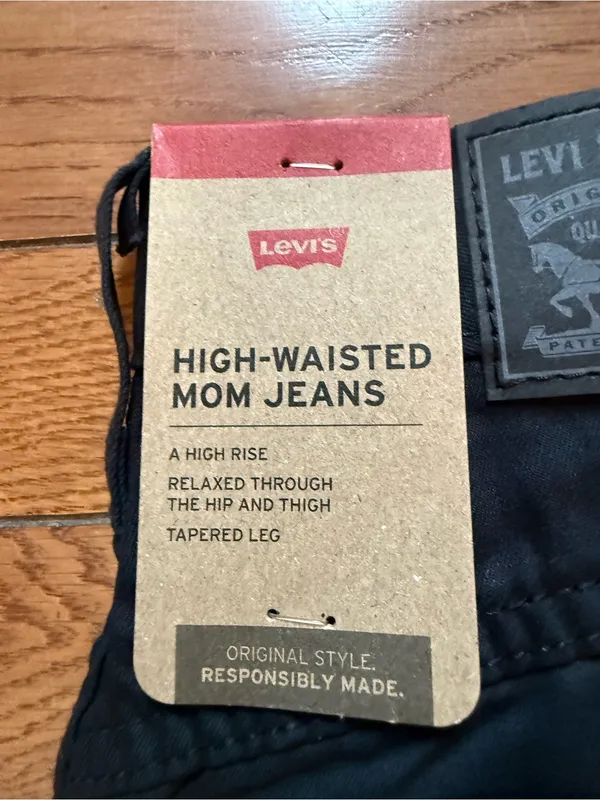 Levi's High Waisted Black Mom Jeans Size 27x30 (4) Tapered Leg Vintage Style - Image 3
