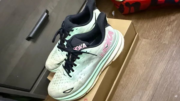 HOKA One One Clifton 9 Running Shoes Womens Size 9.5 Green Pink Athletic Trainer - Image 4