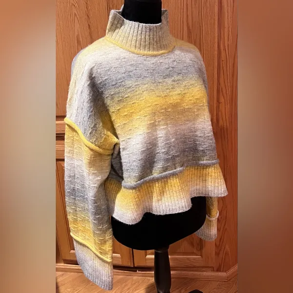 Pilcro‎ by Anthropologie Cropped Mock Neck Sweater in Yellow & Gray Ombre Large - Image 8